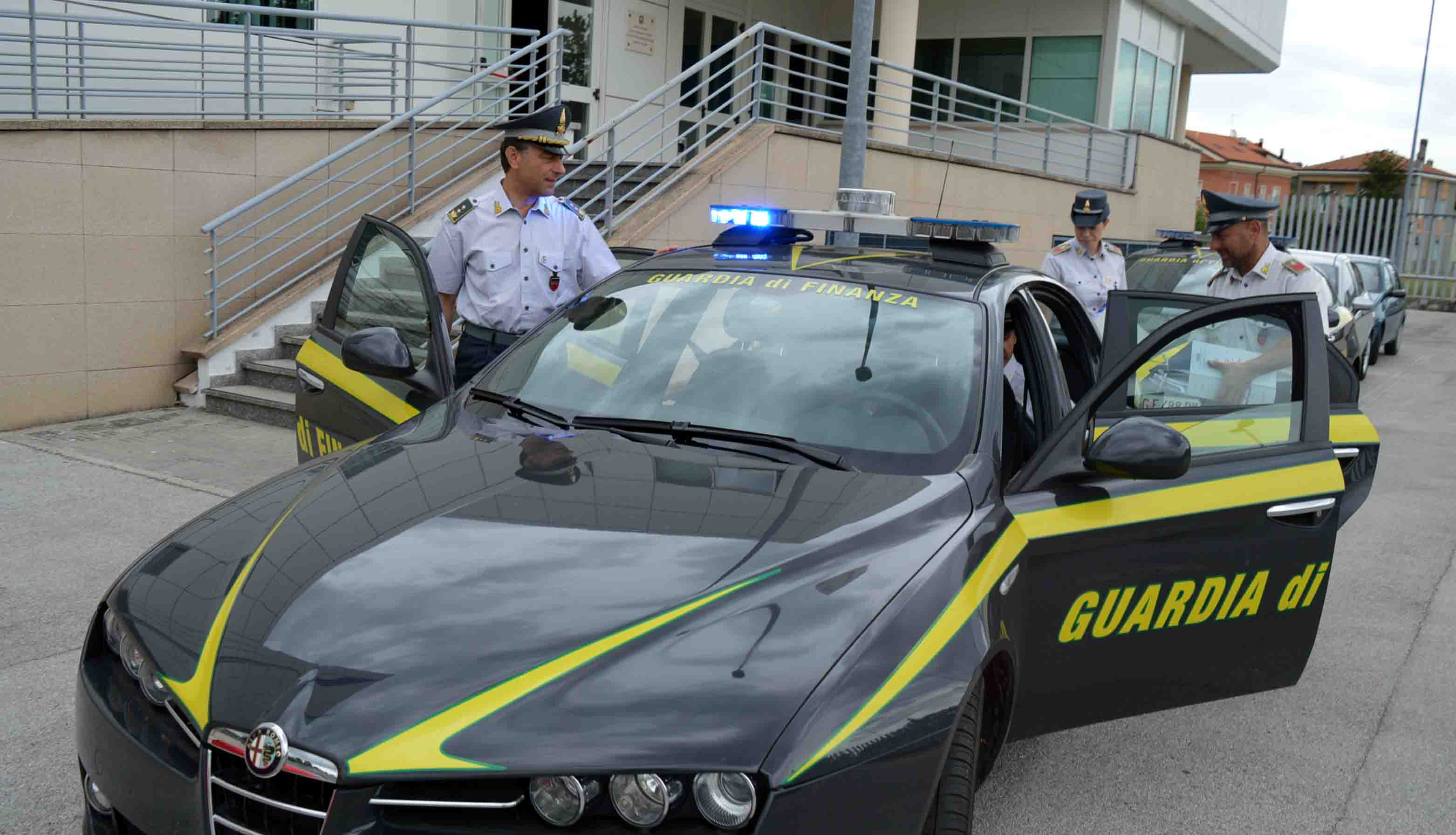guardia finanza pesaro sequestro beni