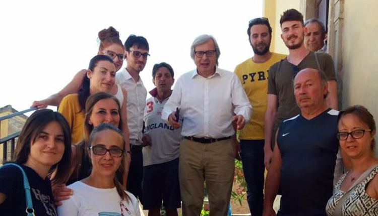 sgarbi visita chiesa Gonfalone di Saltara (PU)