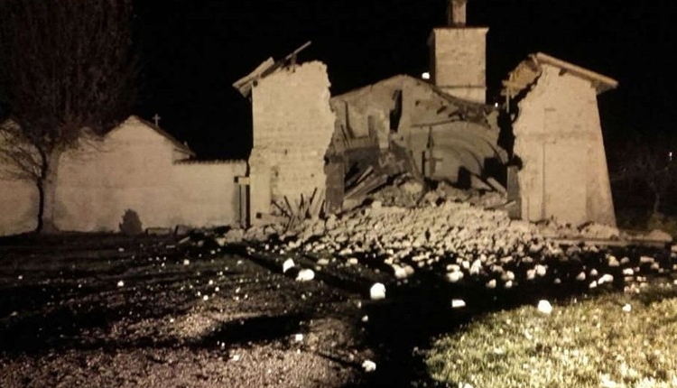 marche terremoto chiesa crollo