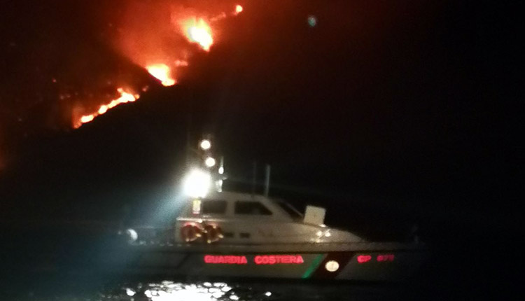 incendio san bartolo intervento guardia costiera pesaro