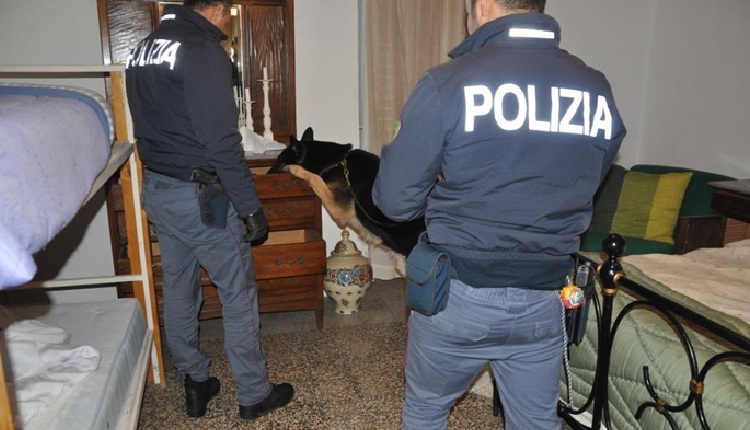spaccio urbania arresto