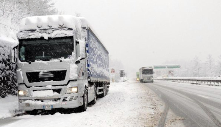 stop veicoli pesanti strade-regione marche causa neve