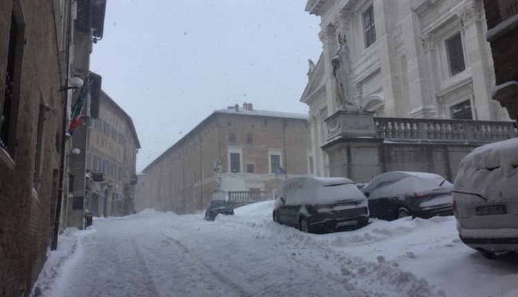 urbino neve scuole chiusura