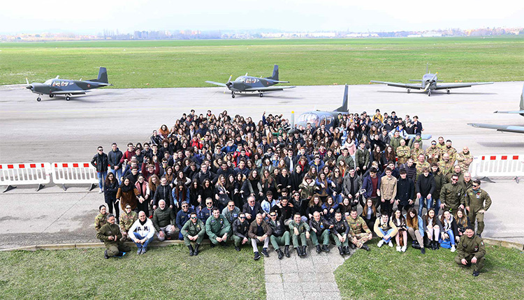 media day studenti di fano in volo sulla citta