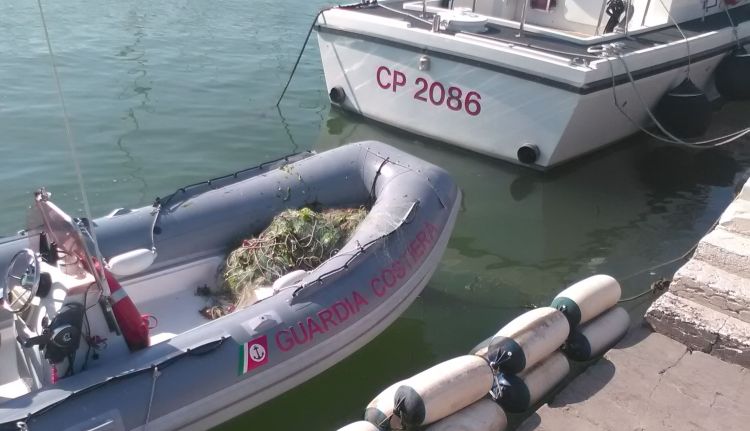 sequestrata rete pesca san bartolo