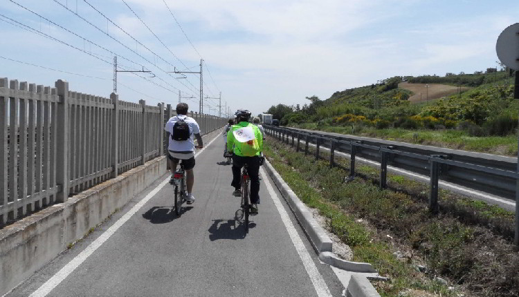 ciclabile fano fosso sejore passante ferito