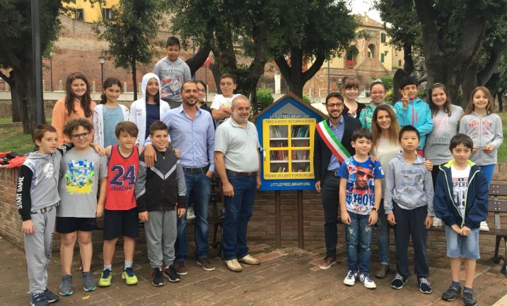 tutti  possono leggere little.free library parco