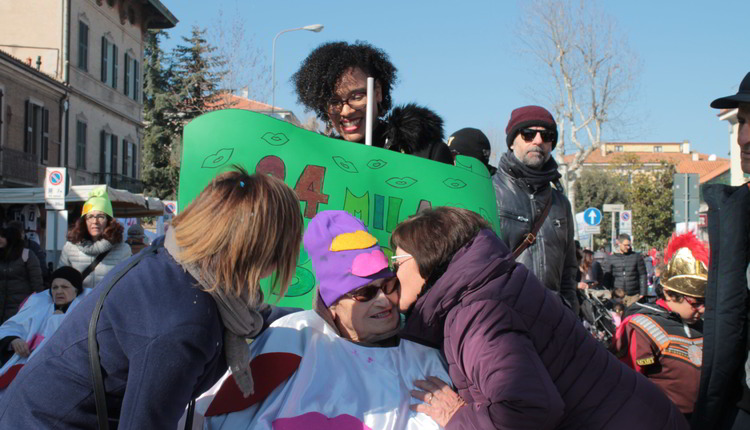carnevale_bambini_fano_bacio