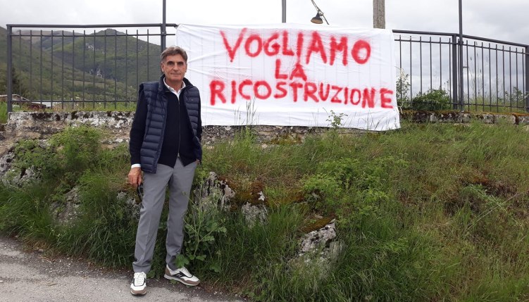 protesta_lenzuola_bianche