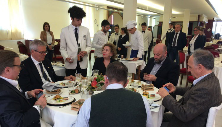 rossini_gourmet_servizio_tavolo