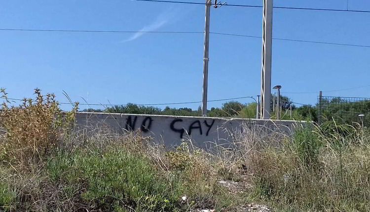 scritte_omofobe_pesaro_fano