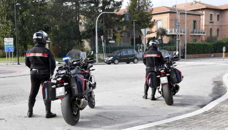 carabinieri fano suicidio stazione