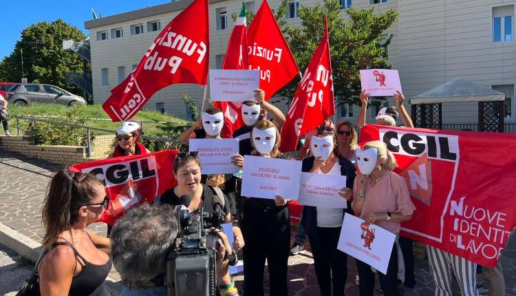 protesta ospedale urbino lavoratori