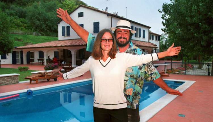 luciano pavarotti con nicoletta mantovani